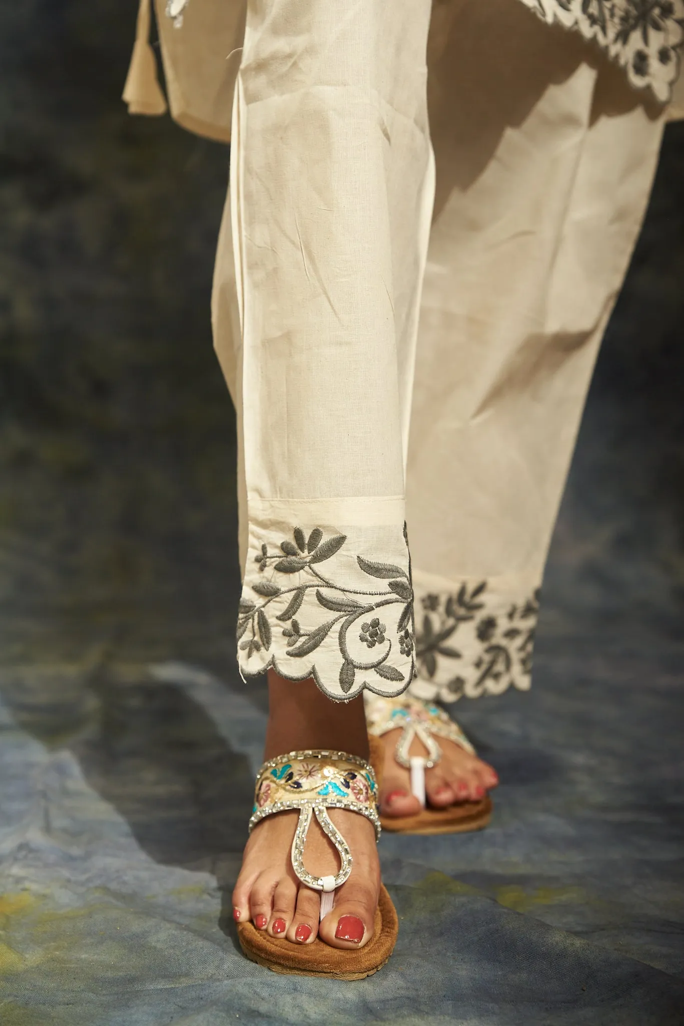 Elegant White Embroidered Kurta Set/Co-ord Set for Women