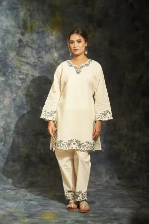 Elegant White Embroidered Kurta Set/Co-ord Set for Women