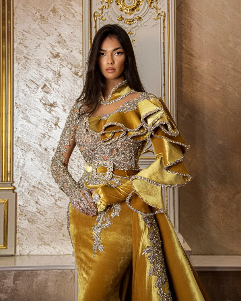 Labordia Long Dress with a Side Cape Fit for a Queen