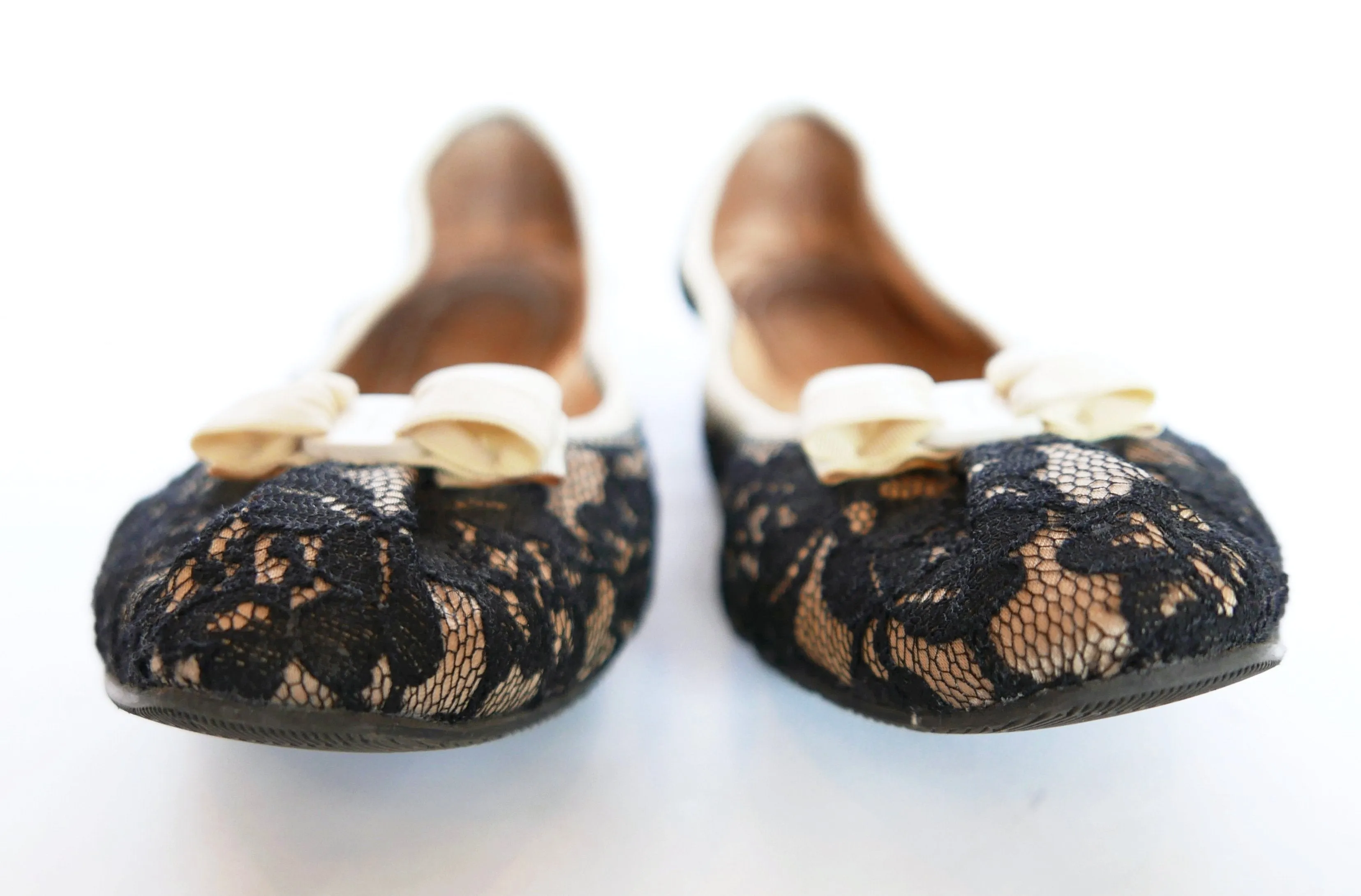 SALVATORE FERRAGAMO BLACK/BEIGE MY BELLE LACE BALLET FLATS (8)