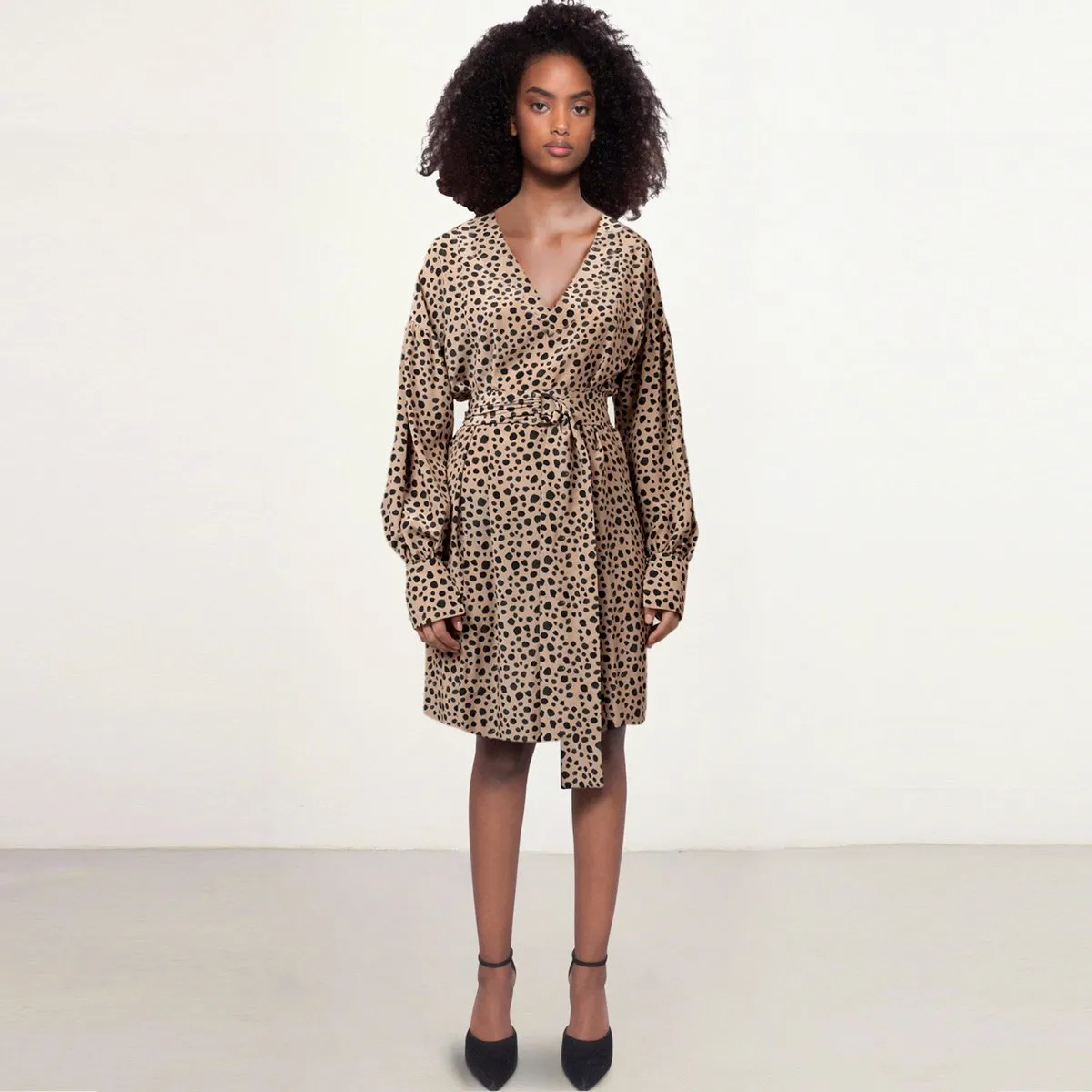 Short V-Neck Sunday Dress Dots